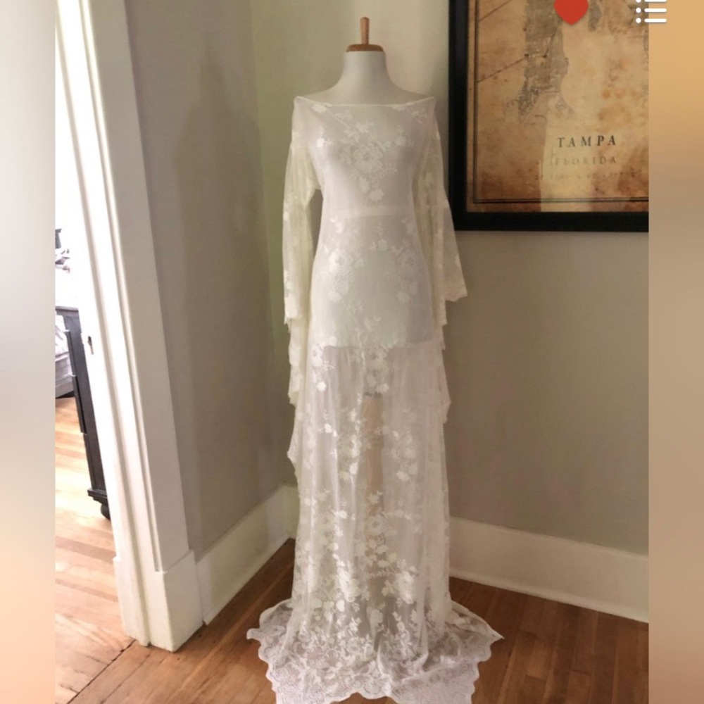 Vintage lace wedding dress